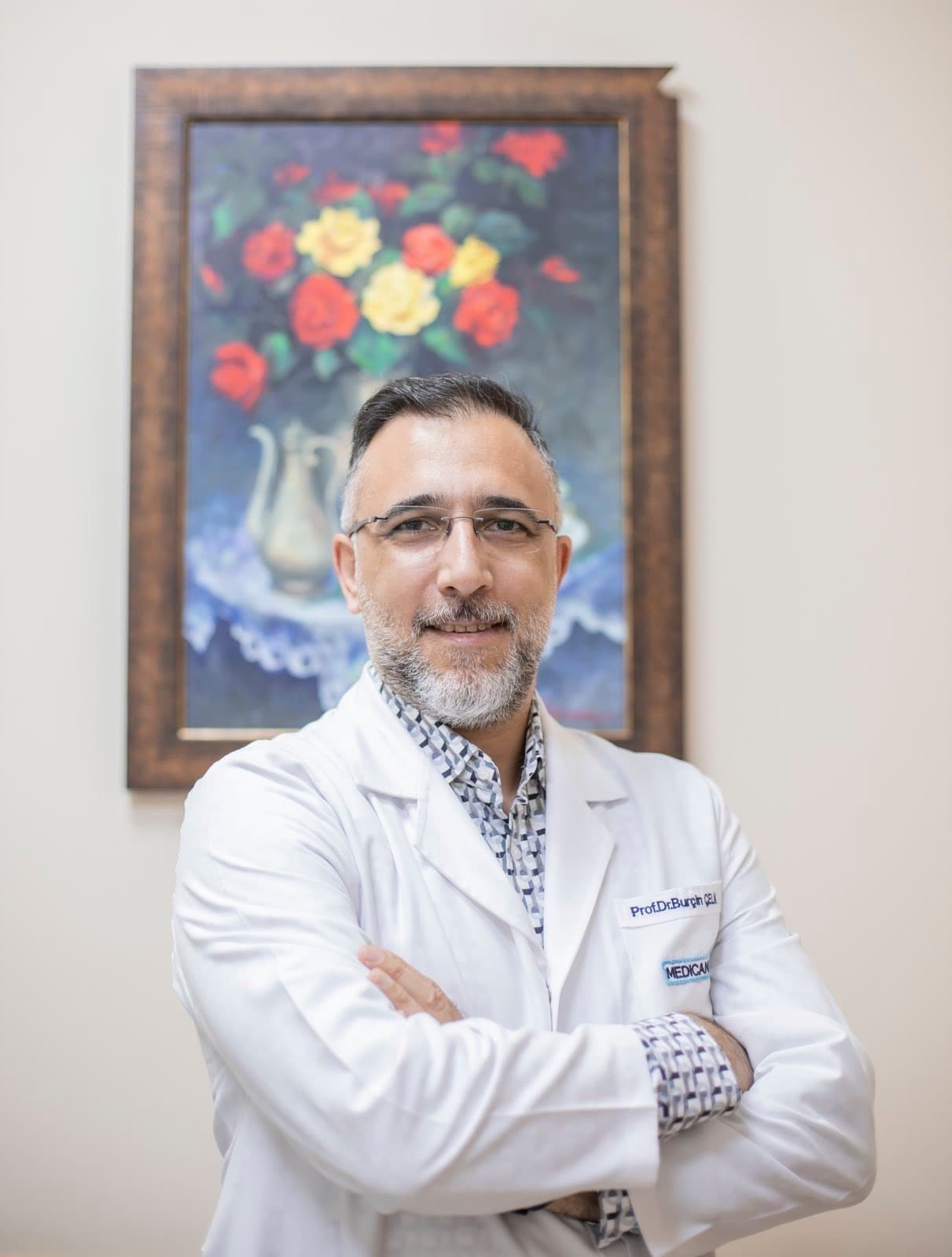 Prof. Dr. Burçin Çelik beyaz önlükle